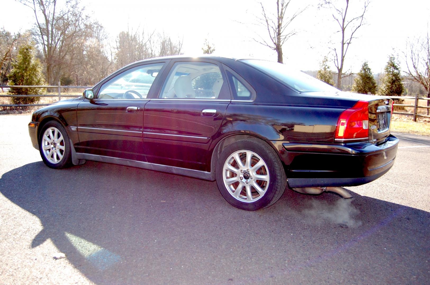 2004 Black /Gray leather Volvo S80 2.5t (YV1TS59H541) with an 2.5 liter turbo 5 cylinder engine, Automatic transmission, located at 6528 Lower York Road, New Hope, PA, 18938, (215) 862-9555, 40.358707, -74.977882 - Here for sale is a freshly traded, well serviced 2004 Volvo S80 2.5T sedan. Under the hood is a good running 2.5 liter turbocharged 5 cylinder which puts power to the front wheels via a smooth shifting automatic transmission. Features include; Gray leather interior, keyless entry system, one maste - Photo#2